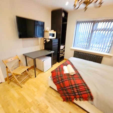 Beautiful Guest Rooms, Free Parking, 30Min Heathrow, 40Min Wembley, 60Min Central London Greenford  Buitenkant foto
