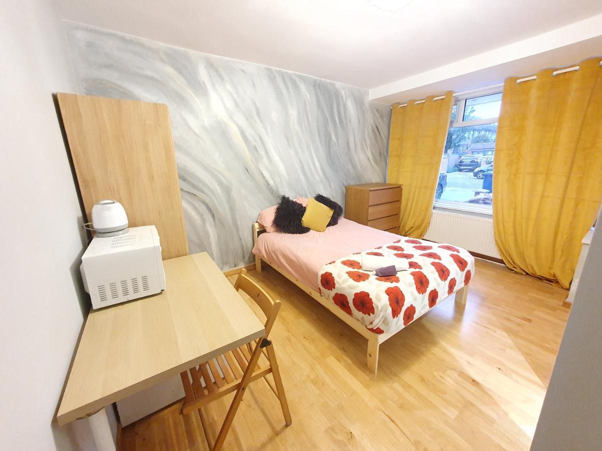 Beautiful Guest Rooms, Free Parking, 30Min Heathrow, 40Min Wembley, 60Min Central London Greenford  Buitenkant foto