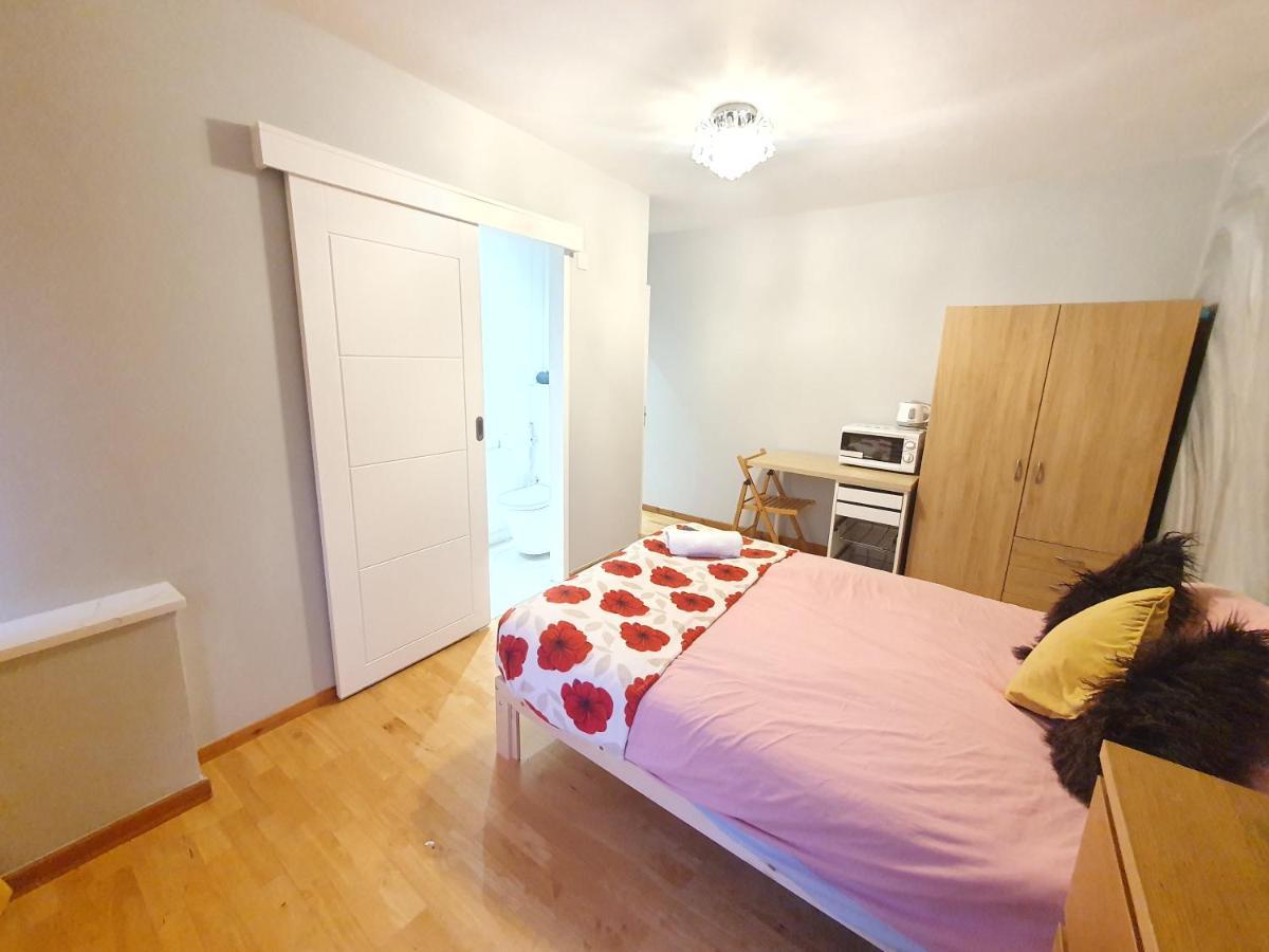Beautiful Guest Rooms, Free Parking, 30Min Heathrow, 40Min Wembley, 60Min Central London Greenford  Buitenkant foto