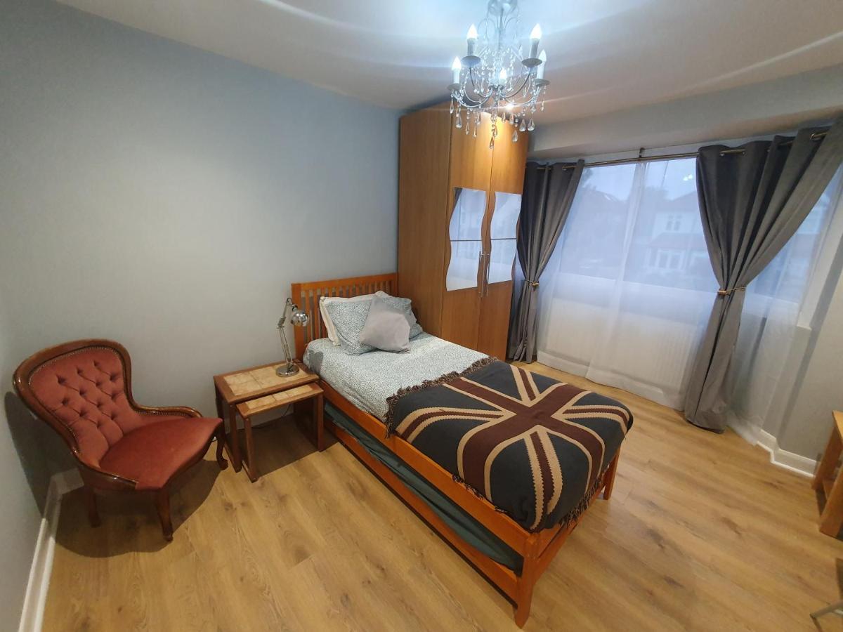 Beautiful Guest Rooms, Free Parking, 30Min Heathrow, 40Min Wembley, 60Min Central London Greenford  Buitenkant foto