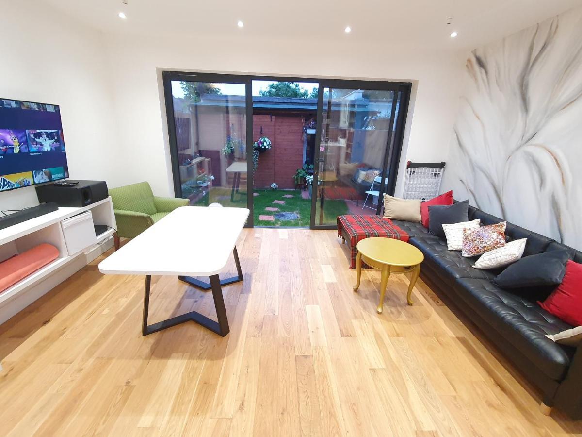 Beautiful Guest Rooms, Free Parking, 30Min Heathrow, 40Min Wembley, 60Min Central London Greenford  Buitenkant foto