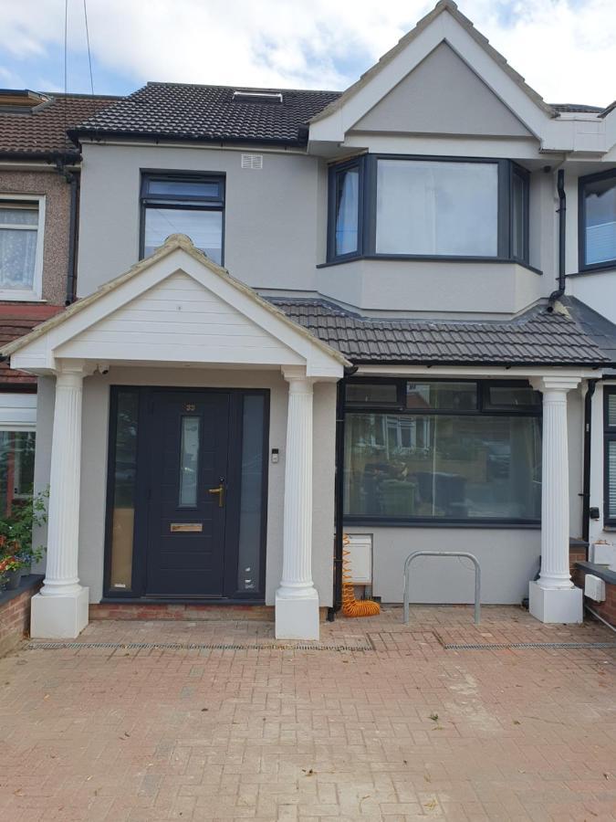 Beautiful Guest Rooms, Free Parking, 30Min Heathrow, 40Min Wembley, 60Min Central London Greenford  Buitenkant foto