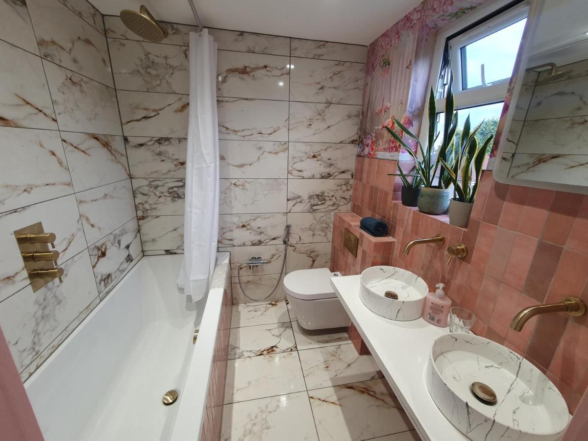 Beautiful Guest Rooms, Free Parking, 30Min Heathrow, 40Min Wembley, 60Min Central London Greenford  Buitenkant foto